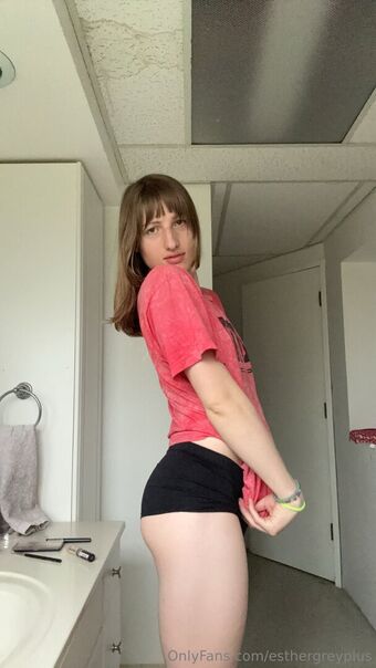 esthergreyplus Alastonkuvavuotoja OnlyFansista 14