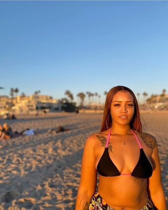 Exactly E Alastonkuvavuotoja OnlyFansista 2