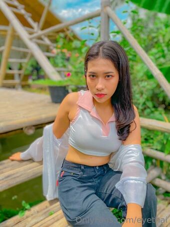 eyethai Alastonkuvavuotoja OnlyFansista 28