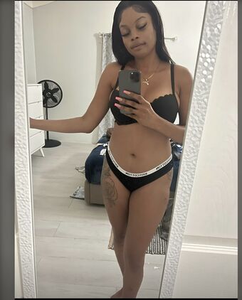 Farmer Girl Jess Alastonkuvavuotoja OnlyFansista 12