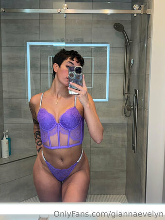 Gianna Evelyn Alastonkuvavuotoja OnlyFansista 43