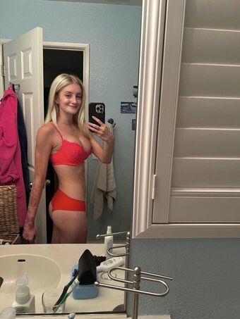 Hailey Sinclair Alastonkuvavuotoja OnlyFansista 4