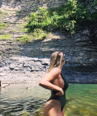 halieababy Alastonkuvavuotoja OnlyFansista 9