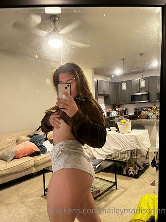 Halley Alastonkuvavuotoja OnlyFansista 35