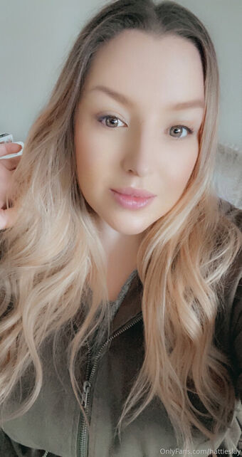 hattieslay Alastonkuvavuotoja OnlyFansista 33