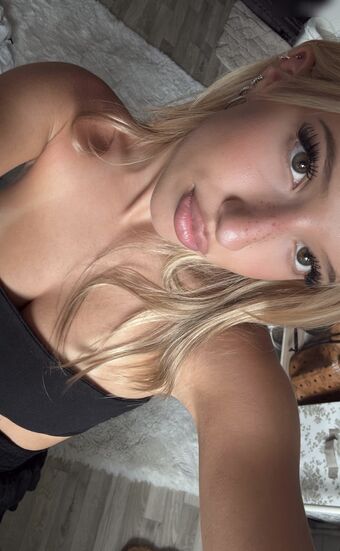 Heidi Alastonkuvavuotoja OnlyFansista 8