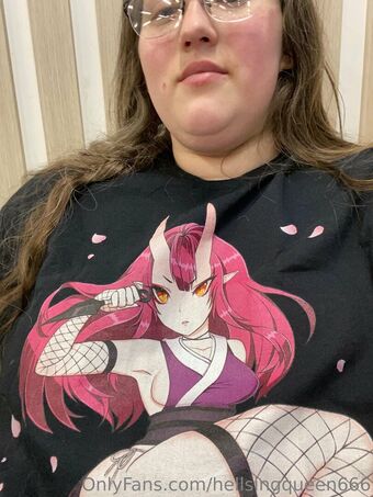 hellsingqueen666 Alastonkuvavuotoja OnlyFansista 35