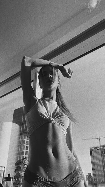 ibruna Alastonkuvavuotoja OnlyFansista 7