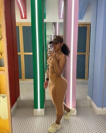 Isaury Calvo Alastonkuvavuotoja OnlyFansista 9