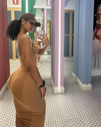 Isaury Calvo Alastonkuvavuotoja OnlyFansista 10