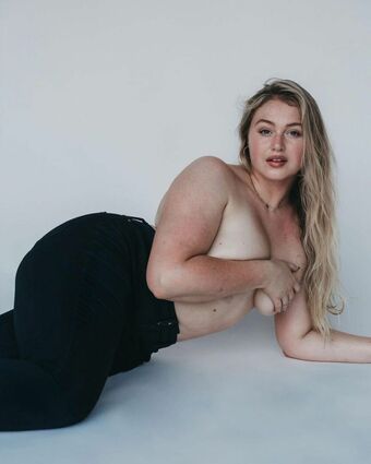 Iskra Lawrence Alastonkuvavuotoja OnlyFansista 175