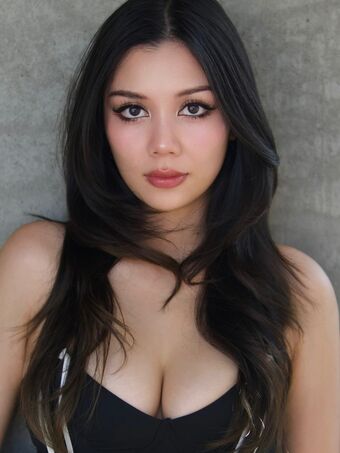 itshellovee Alastonkuvavuotoja OnlyFansista 38