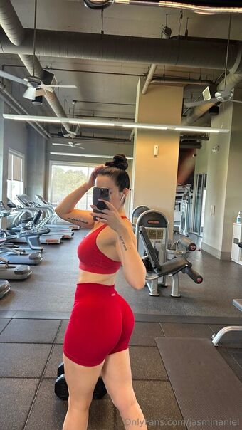 Jasminaniel Alastonkuvavuotoja OnlyFansista 35