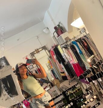 Jaz Sinclair Alastonkuvavuotoja OnlyFansista 24