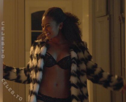 Jaz Sinclair Alastonkuvavuotoja OnlyFansista 26