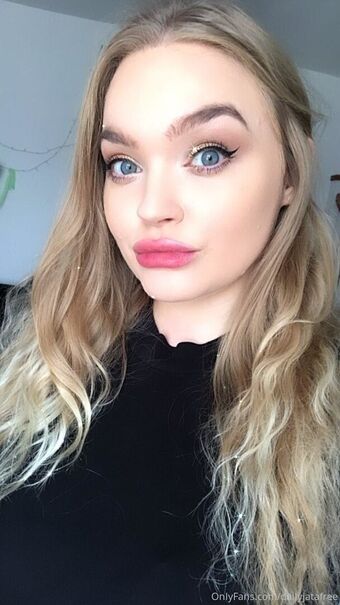 joijata Alastonkuvavuotoja OnlyFansista 18