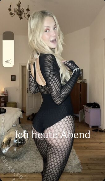 Julia Wulf Alastonkuvavuotoja OnlyFansista 321