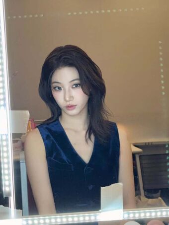 Kazuha Nakamura 中村 一葉 | LESSERAFIM