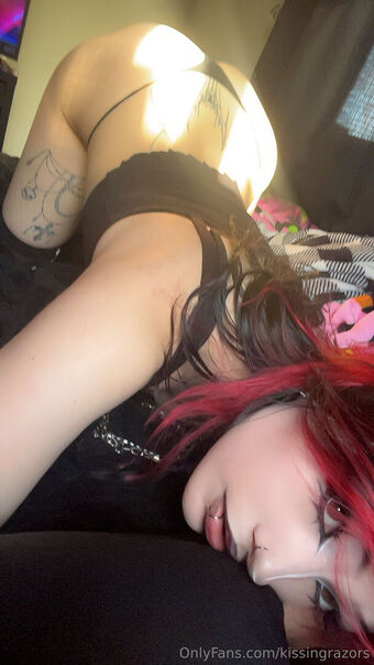 kissingrazors