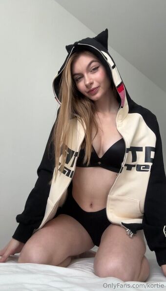 Kortie Alastonkuvavuotoja OnlyFansista 44