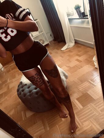 lanasmall69 Alastonkuvavuotoja OnlyFansista 9