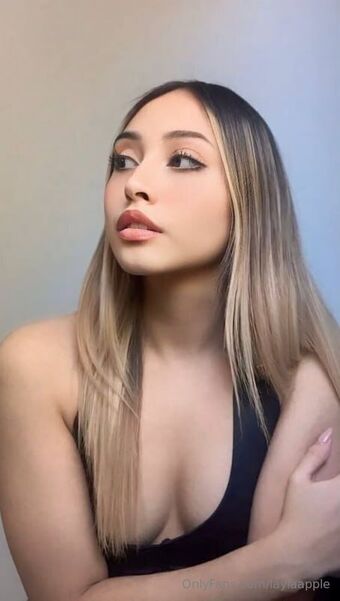 laylaapple Alastonkuvavuotoja OnlyFansista 28