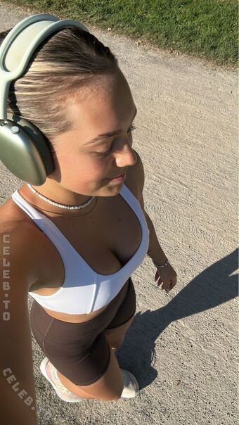 Lea Keller Alastonkuvavuotoja OnlyFansista 119