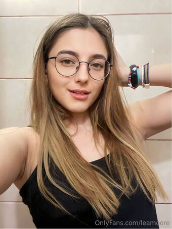 leamoore Alastonkuvavuotoja OnlyFansista 79