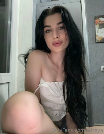lefreya Alastonkuvavuotoja OnlyFansista 7