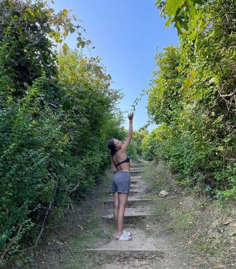 Leilani Azalea Alastonkuvavuotoja OnlyFansista 33