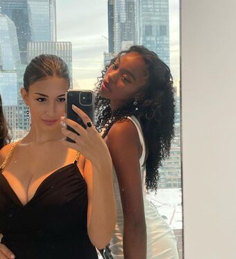 Leilani Azalea Alastonkuvavuotoja OnlyFansista 38