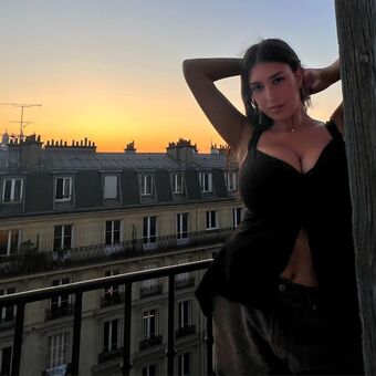 Leilani Azalea Alastonkuvavuotoja OnlyFansista 39