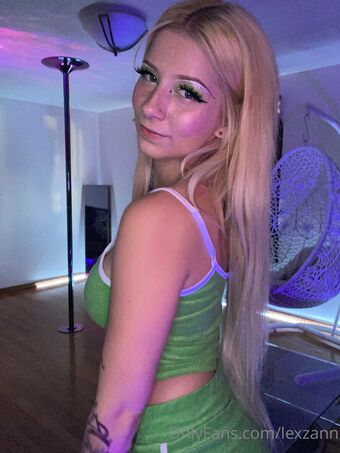 Lexzann Alastonkuvavuotoja OnlyFansista 153