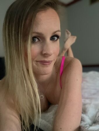 Lily Devyne Alastonkuvavuotoja OnlyFansista 17
