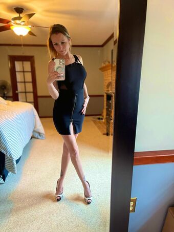 Lily Devyne Alastonkuvavuotoja OnlyFansista 19