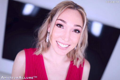 Lily LaBeau