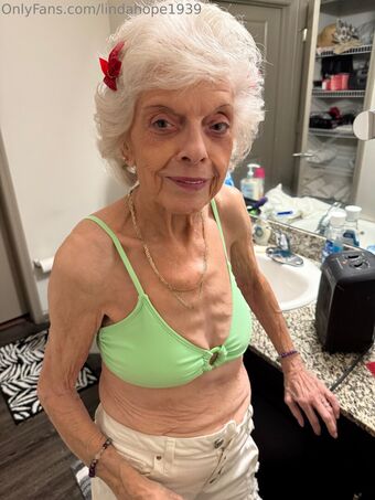 lindahope1939 Alastonkuvavuotoja OnlyFansista 77