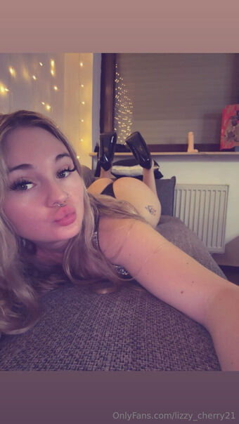 Lizzy_cherry21 Alastonkuvavuotoja OnlyFansista 11