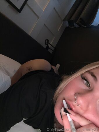 Lizzy_cherry21 Alastonkuvavuotoja OnlyFansista 18