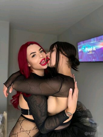lllisha Alastonkuvavuotoja OnlyFansista 38
