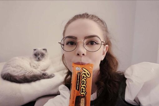 Loeya Alastonkuvavuotoja OnlyFansista 16