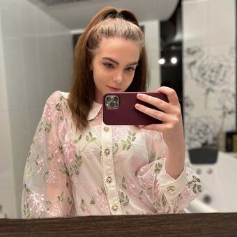 Loeya Alastonkuvavuotoja OnlyFansista 19