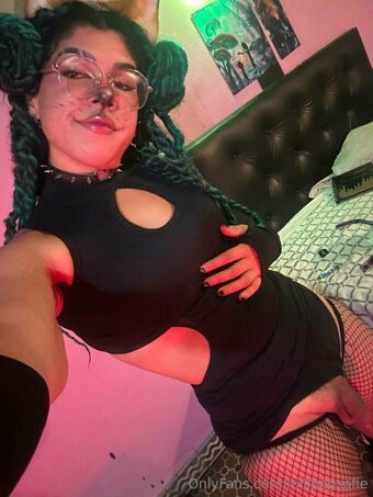 lollipopsofie Alastonkuvavuotoja OnlyFansista 20