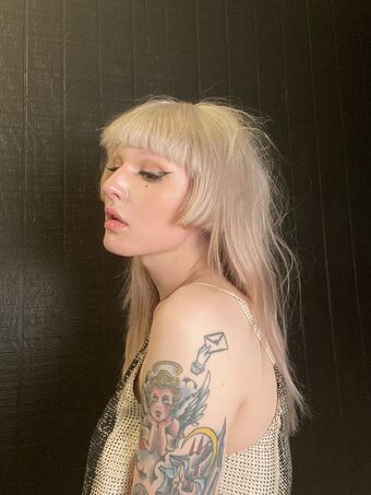 loreleik Alastonkuvavuotoja OnlyFansista 11