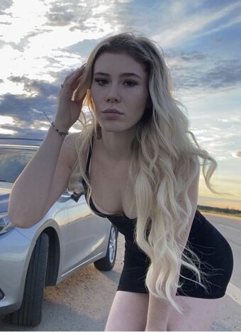 Loretta Alastonkuvavuotoja OnlyFansista 19