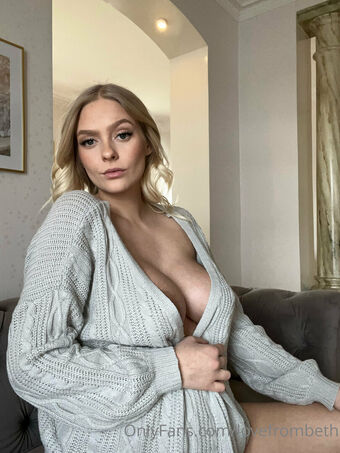 Lovefrombeth Alastonkuvavuotoja OnlyFansista 17