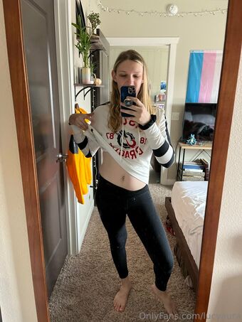 lucyaura Alastonkuvavuotoja OnlyFansista 26
