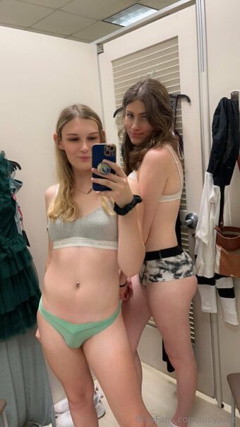 lucyaura Alastonkuvavuotoja OnlyFansista 28