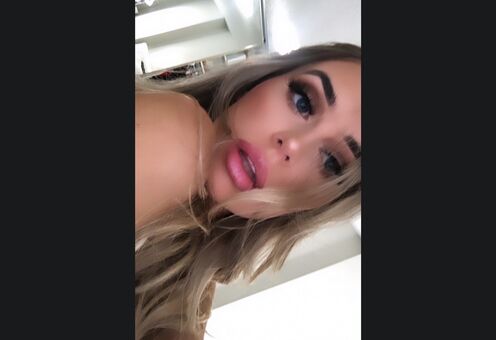 Mackenzie Carson Alastonkuvavuotoja OnlyFansista 19