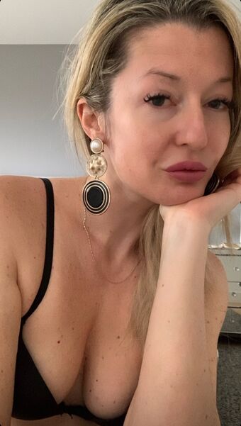Malava Alastonkuvavuotoja OnlyFansista 38